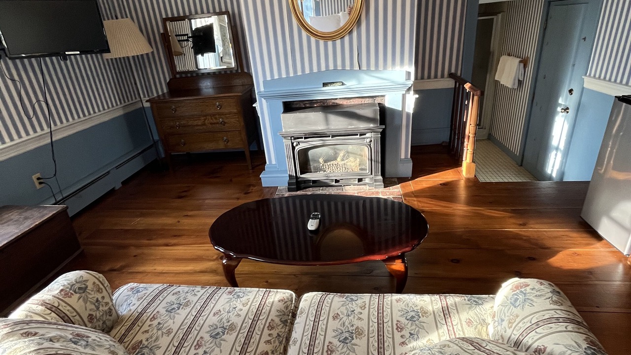 Photo of Livingroom in Chester Depot