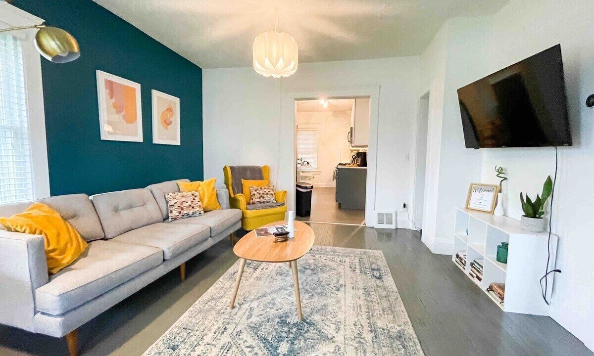 Photo of Livingroom in Kamm's Corners