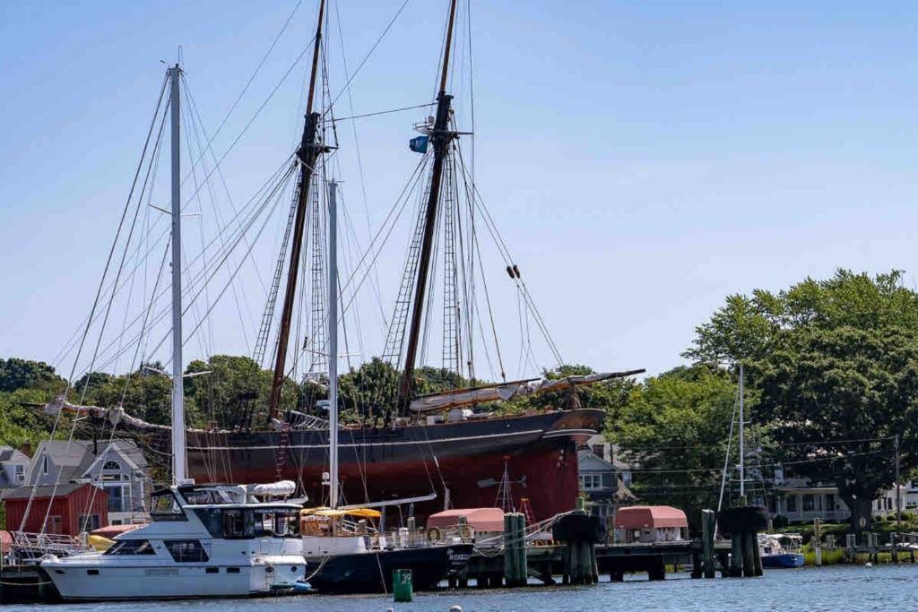 Photo of Others in West Mystic
