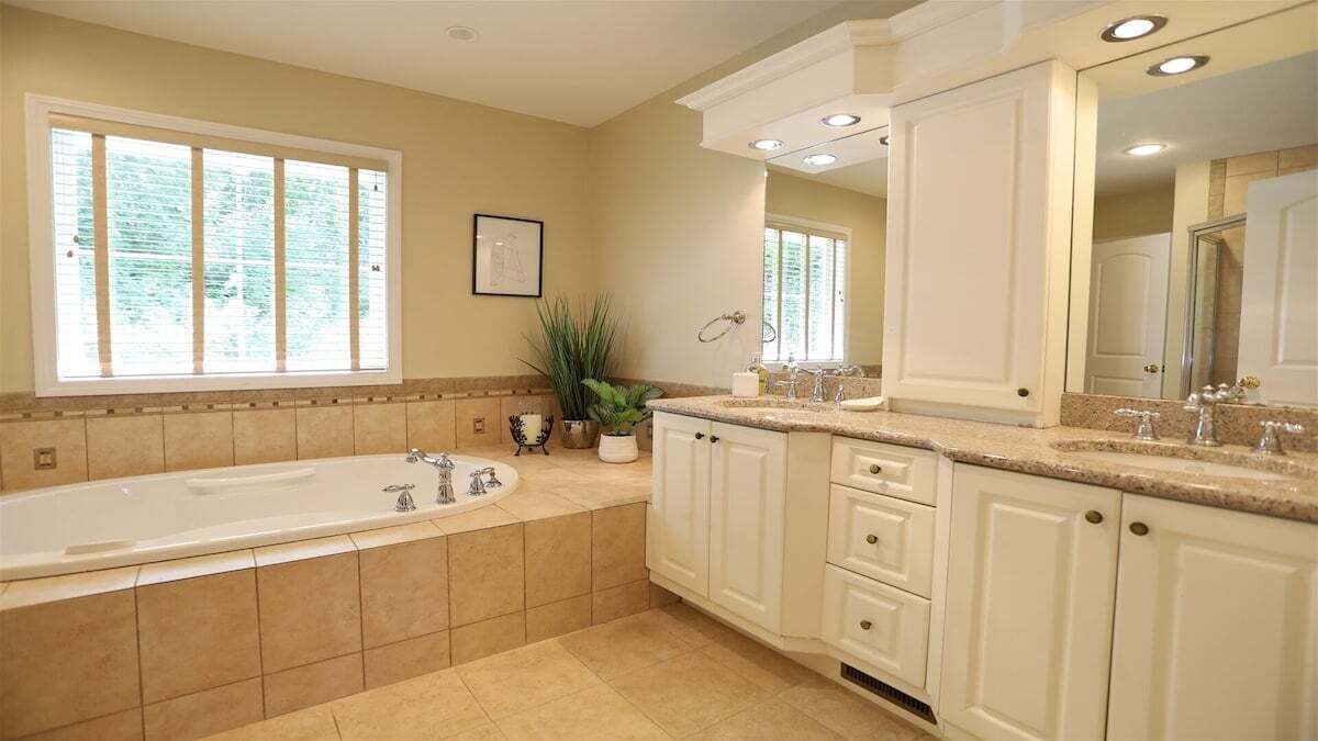 Photo of Bathroom in Campton