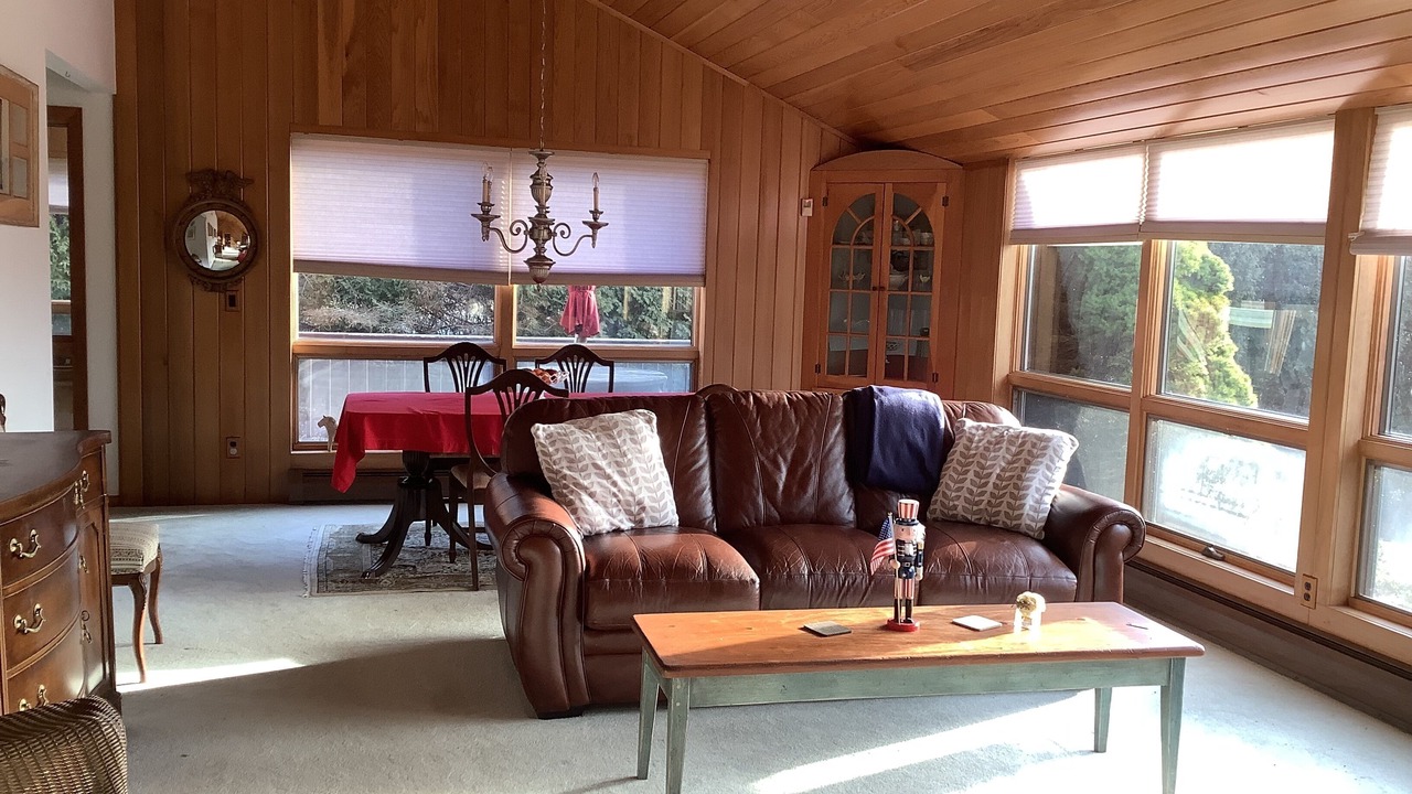 Photo of Livingroom in Tiverton