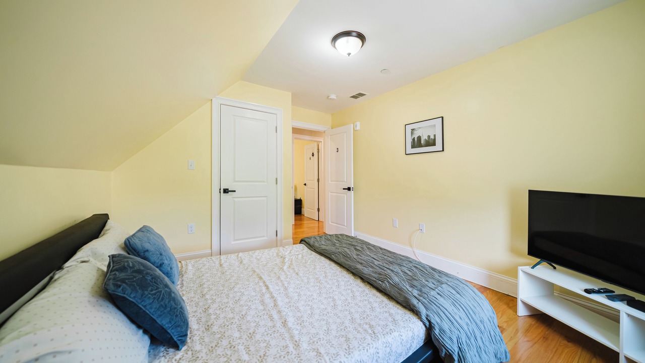 Photo of Bedroom in Dudley - Brunswick King