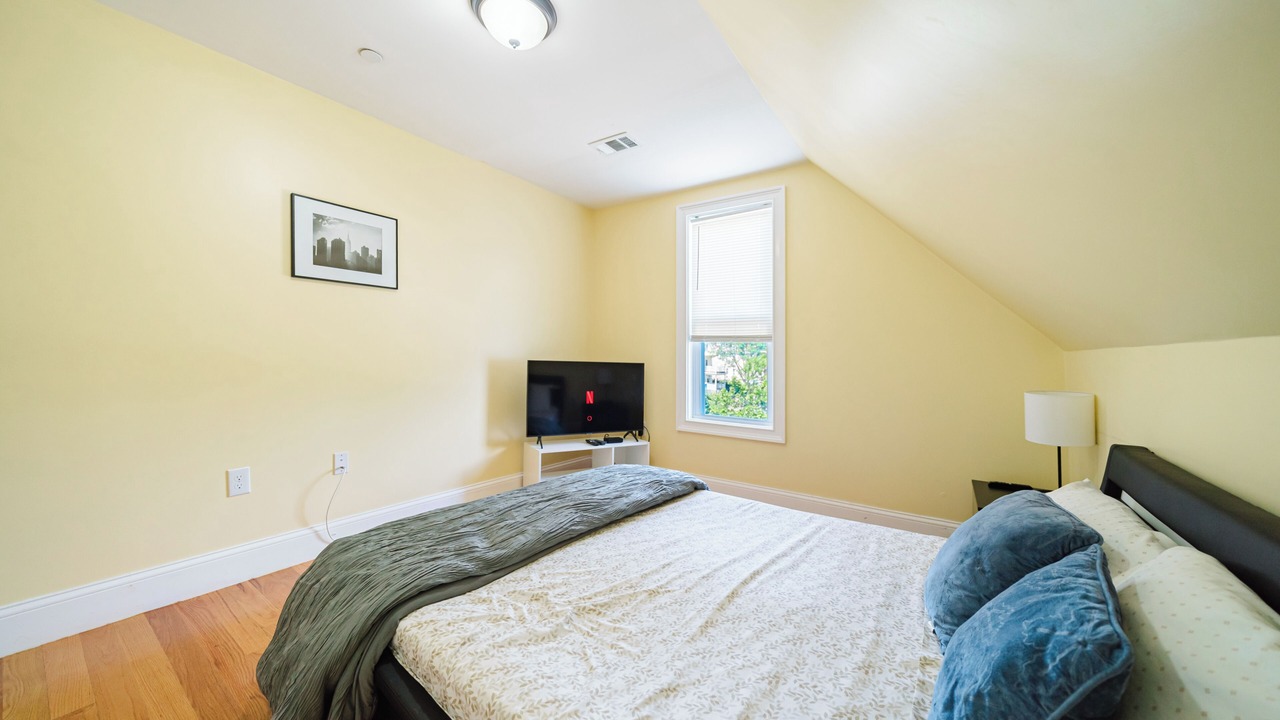 Photo of Bedroom in Dudley - Brunswick King