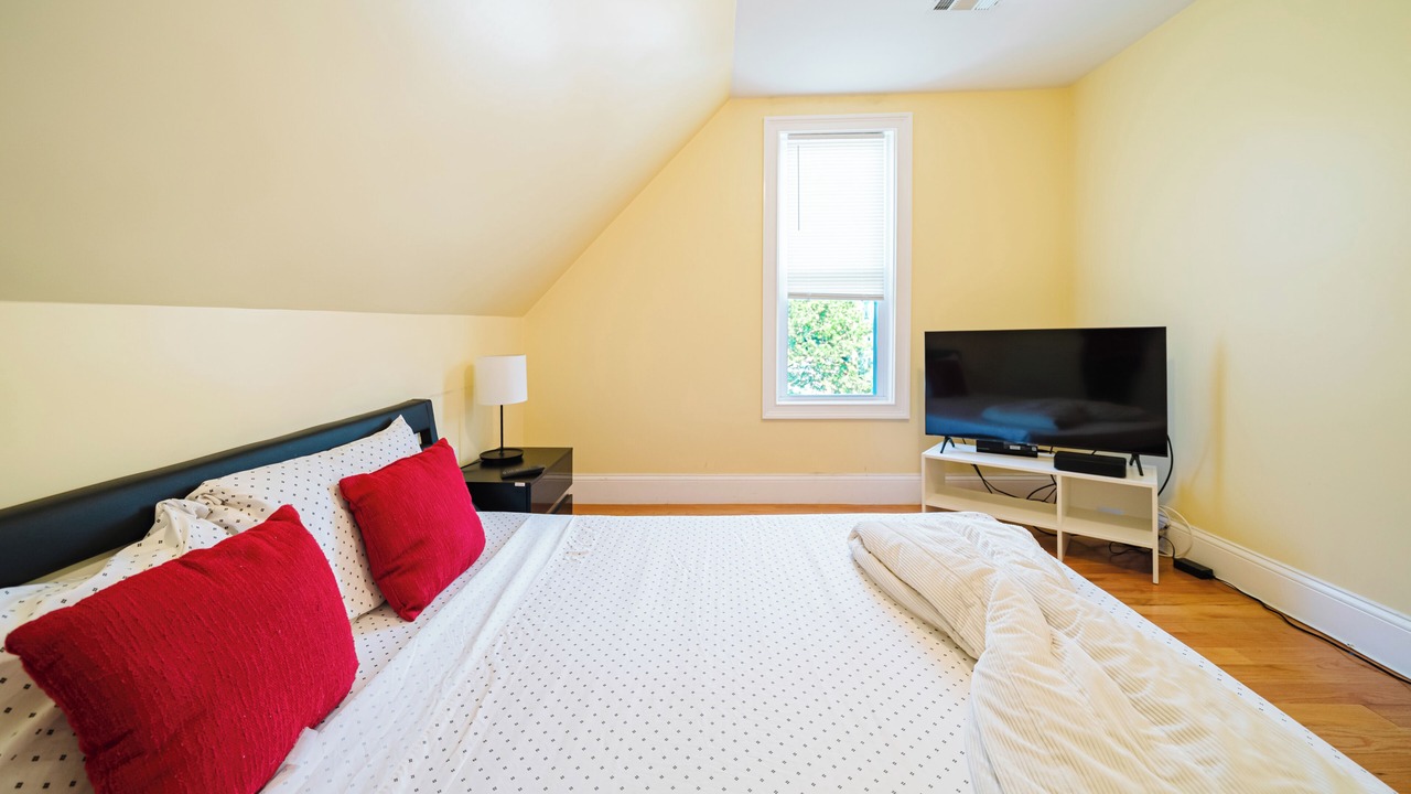 Photo of Bedroom in Dudley - Brunswick King