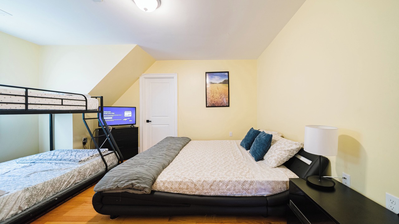 Photo of Bedroom in Dudley - Brunswick King