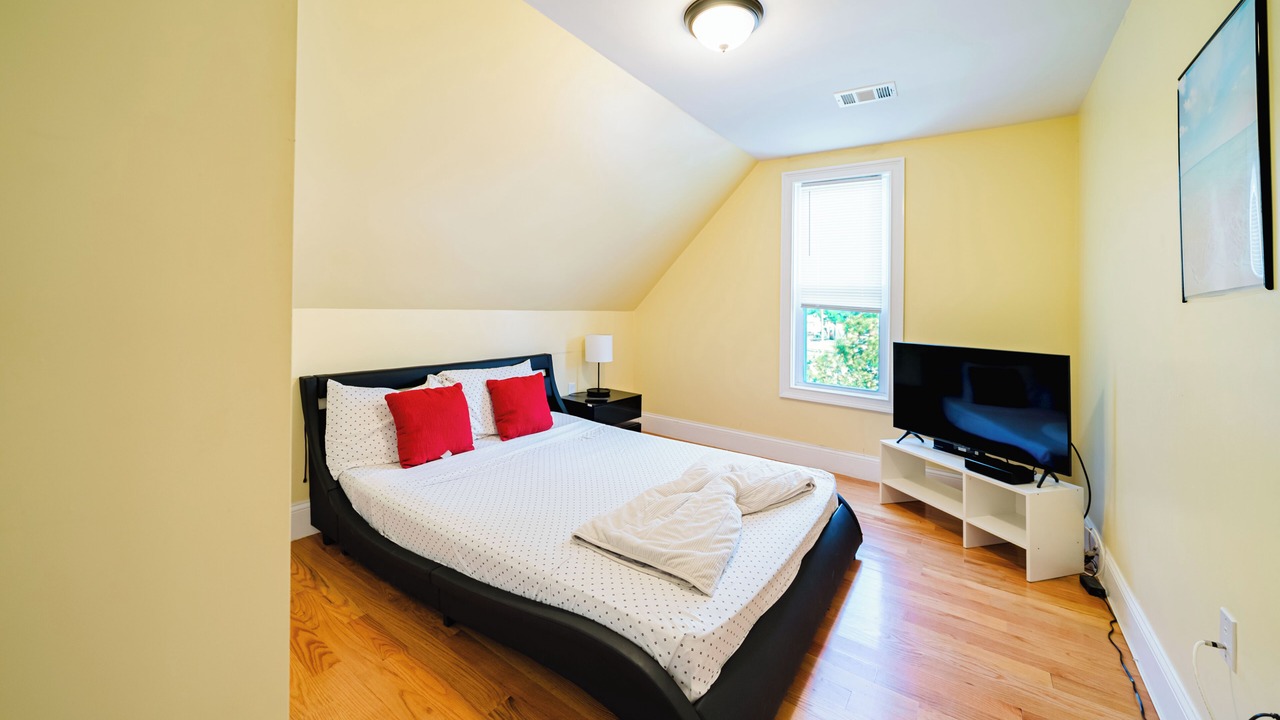 Photo of Bedroom in Dudley - Brunswick King