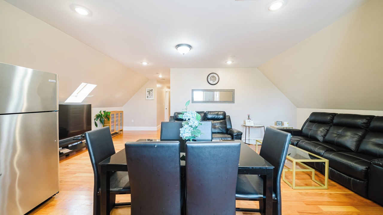 Photo of Livingroom in Dudley - Brunswick King