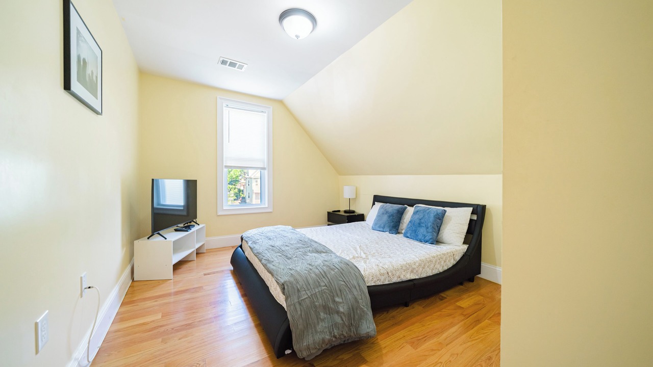 Photo of Bedroom in Dudley - Brunswick King