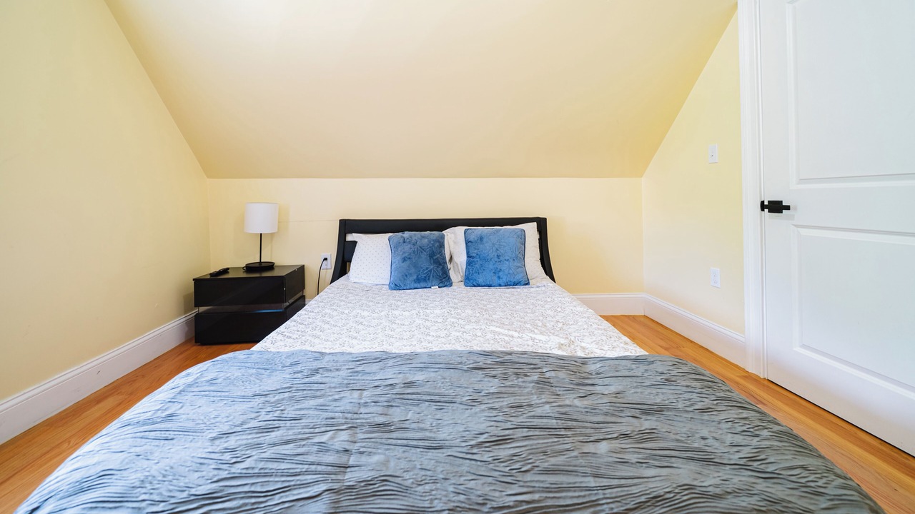 Photo of Bedroom in Dudley - Brunswick King