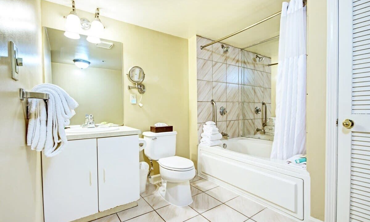 Photo of Bathroom in Yachting Village