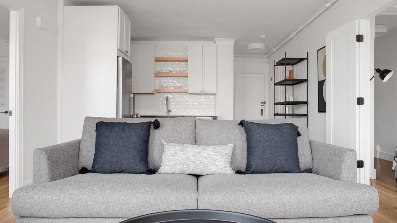 Photo of Livingroom in North Brookline