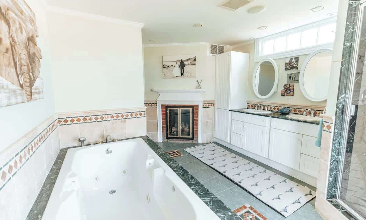 Photo of Bathroom in Easton's Point