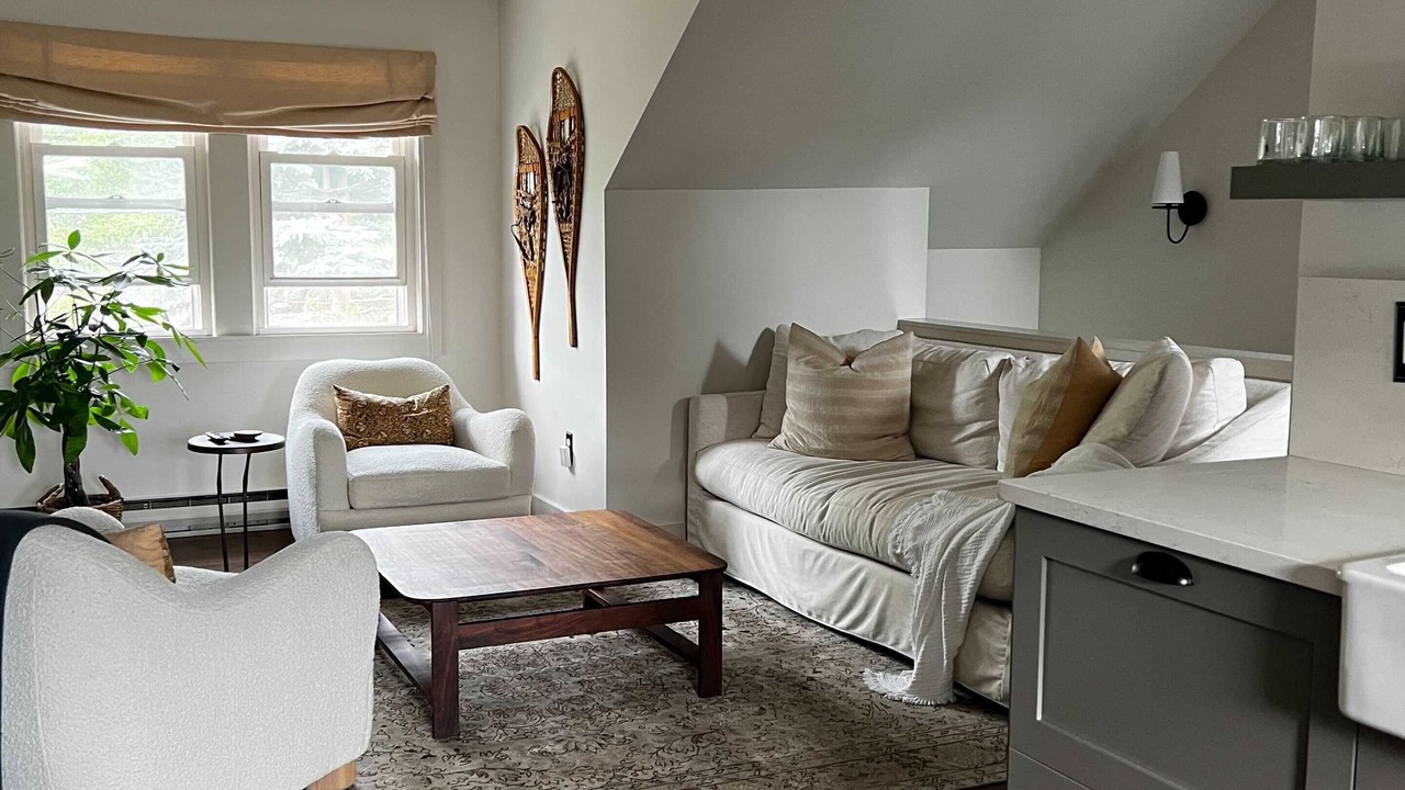 Photo of Livingroom in Back Cove