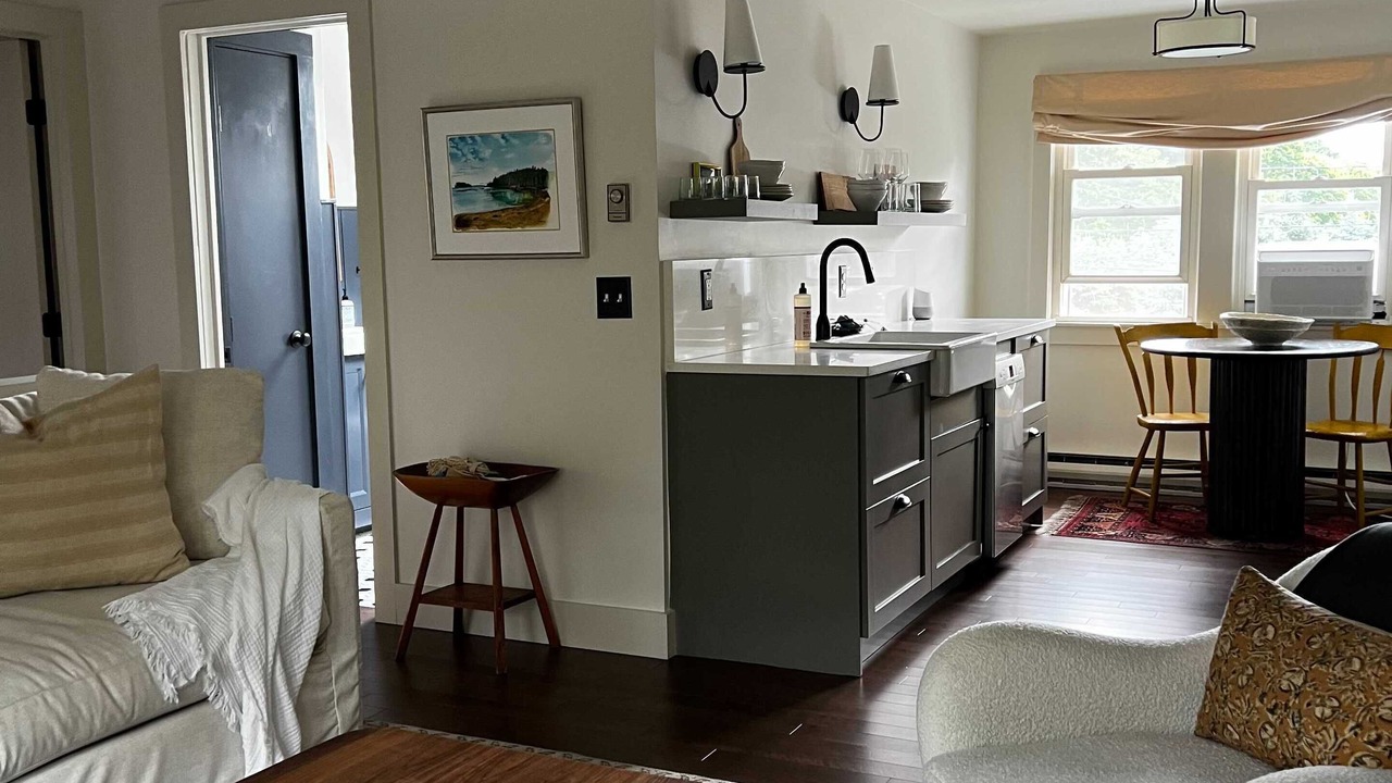 Photo of Livingroom in Back Cove