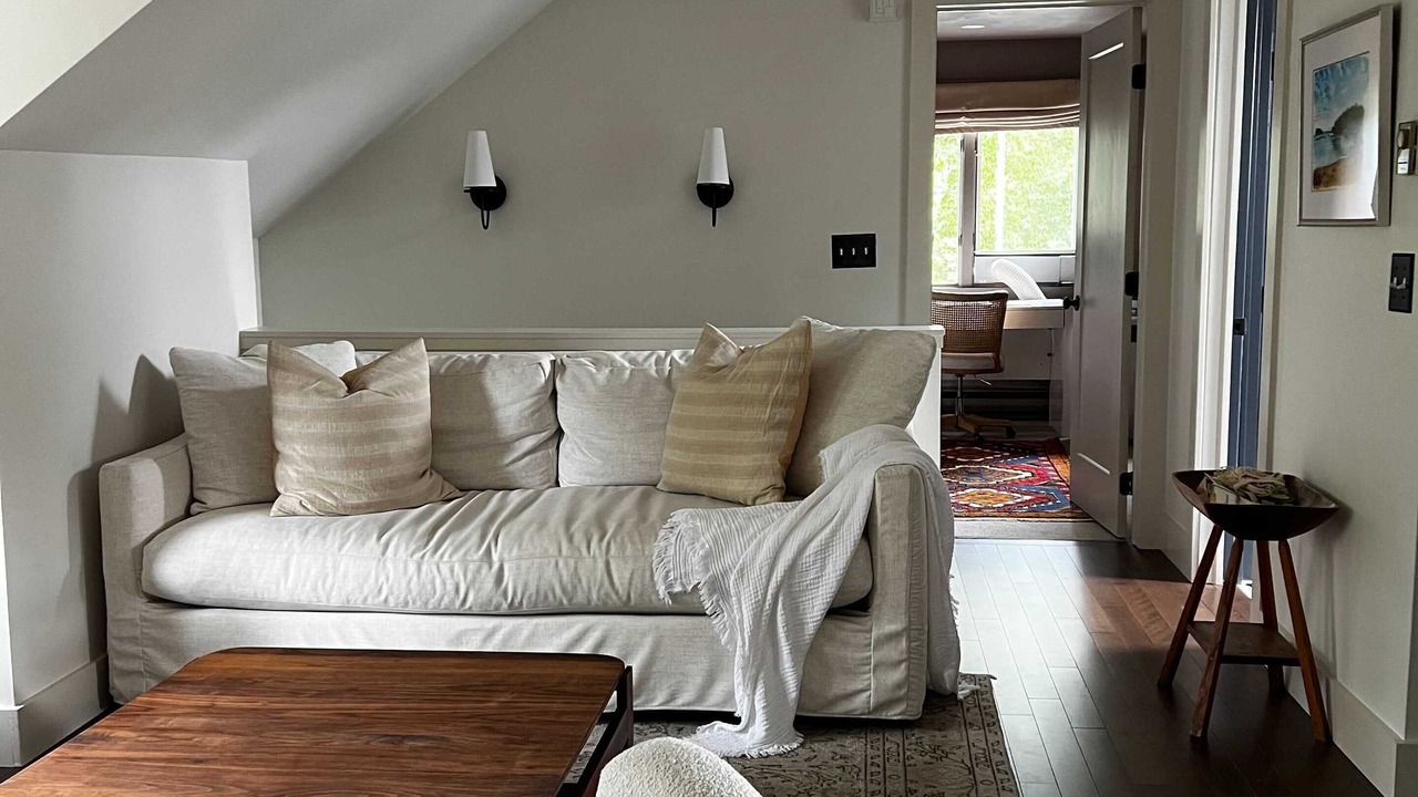 Photo of Livingroom in Back Cove
