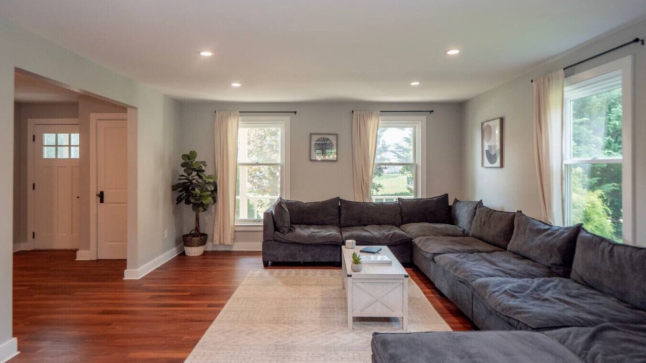 Photo of Livingroom in Newport East