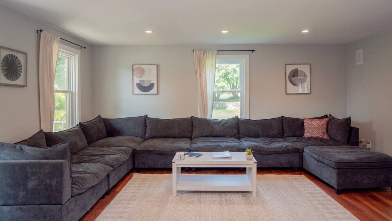 Photo of Livingroom in Newport East