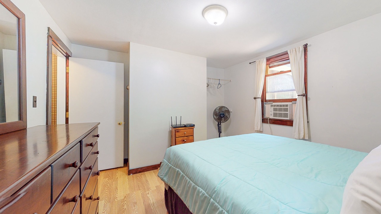 Photo of Bedroom in Mirror Lake
