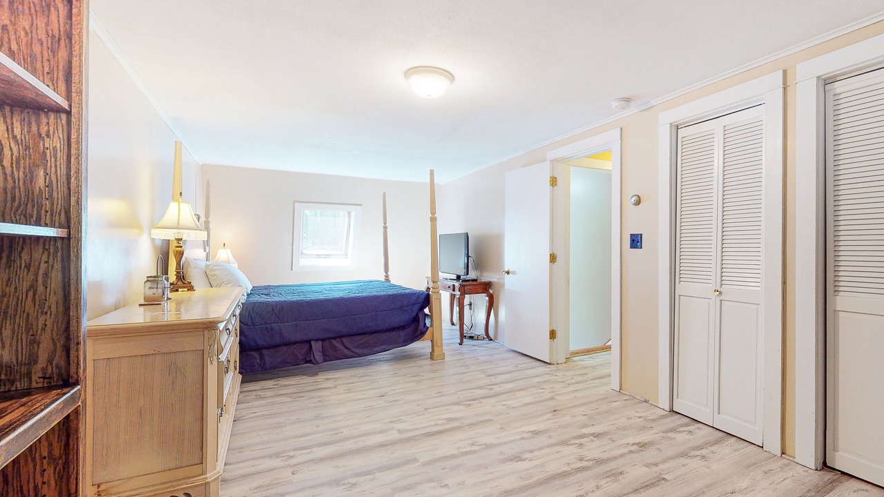 Photo of Bedroom in Mirror Lake