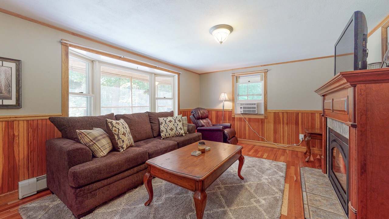 Photo of Livingroom in Mirror Lake