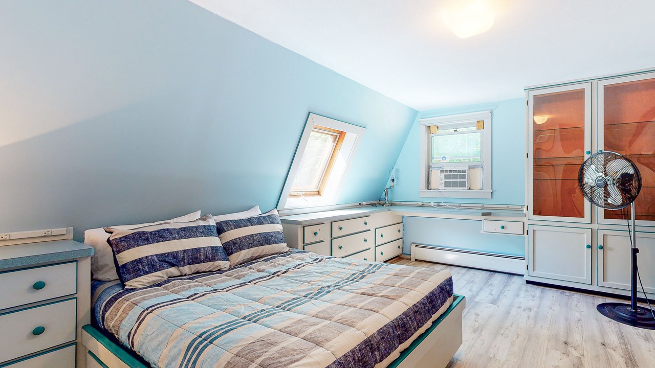 Photo of Bedroom in Mirror Lake