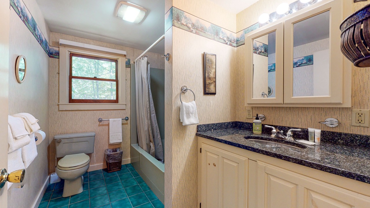 Photo of Bathroom in Mirror Lake