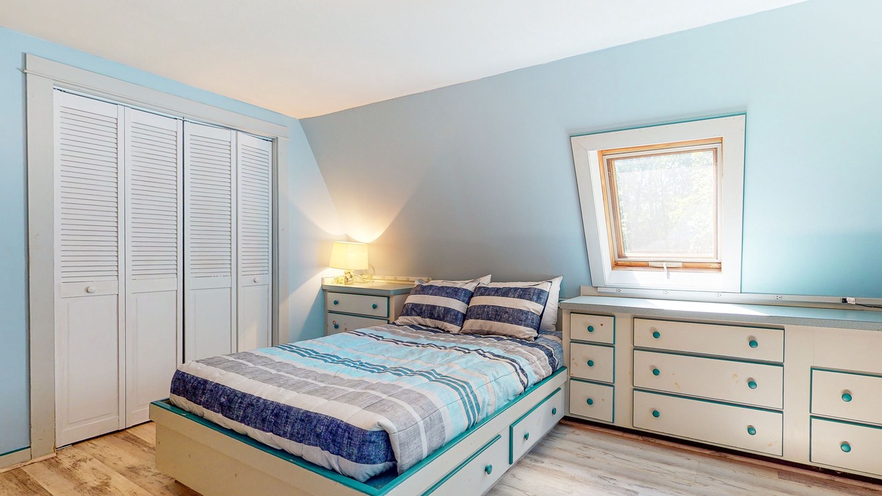 Photo of Bedroom in Mirror Lake