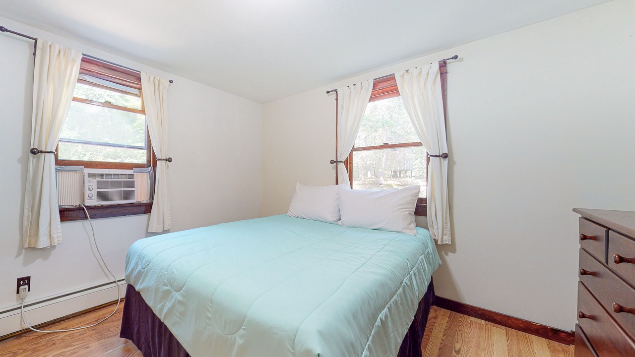 Photo of Bedroom in Mirror Lake