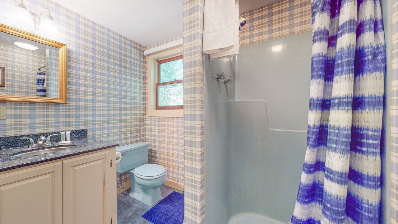 Photo of Bathroom in Mirror Lake