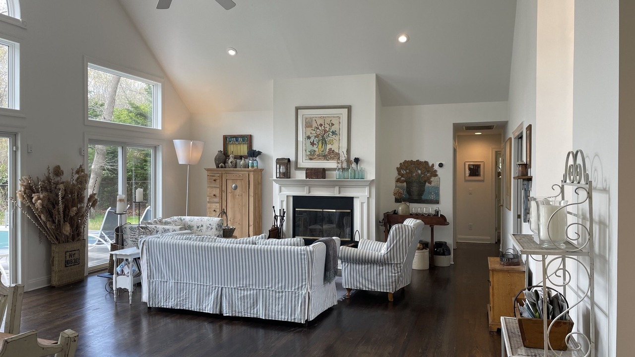 Photo of Livingroom in East Hampton North