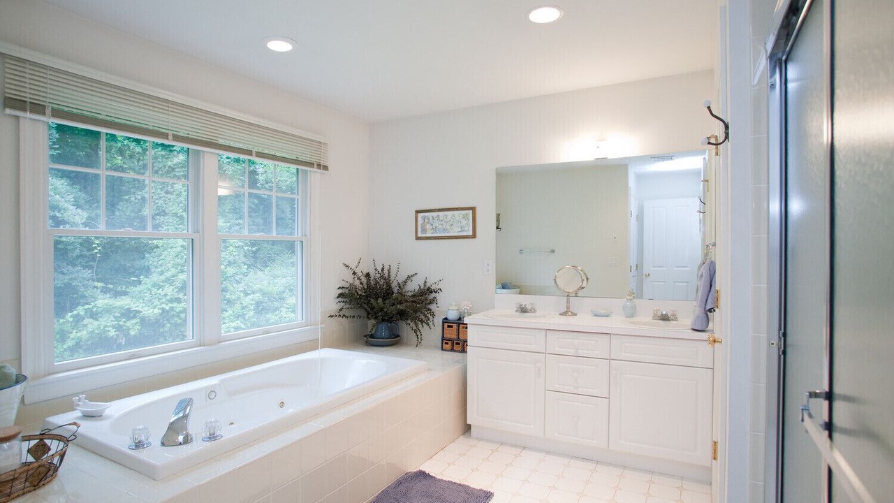 Photo of Bathroom in East Hampton North