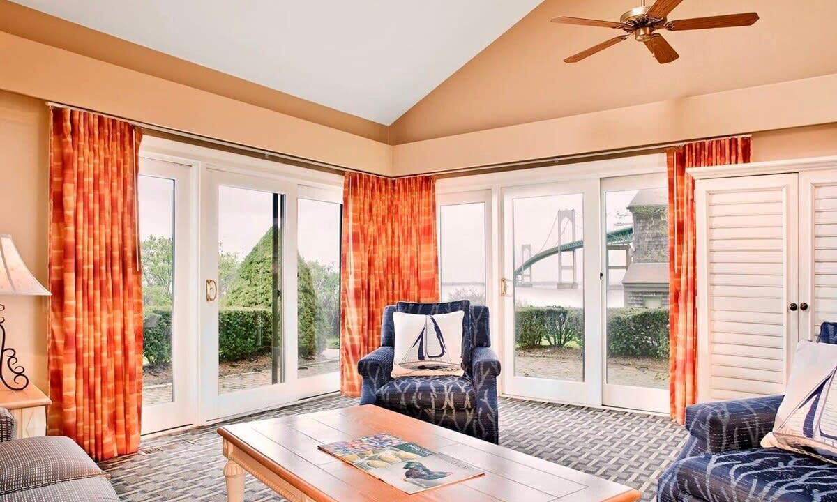 Photo of Livingroom in Jamestown