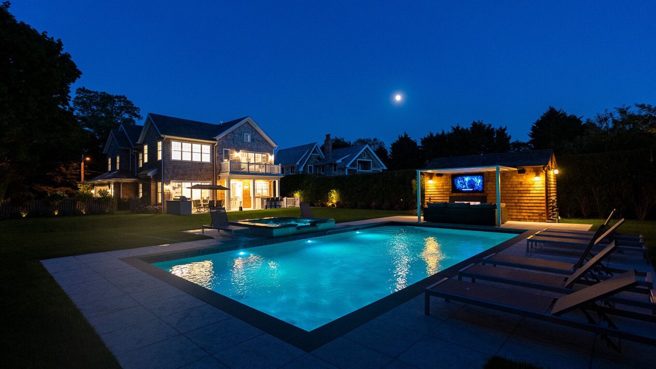 Photo of Outdoor in Village of Southampton
