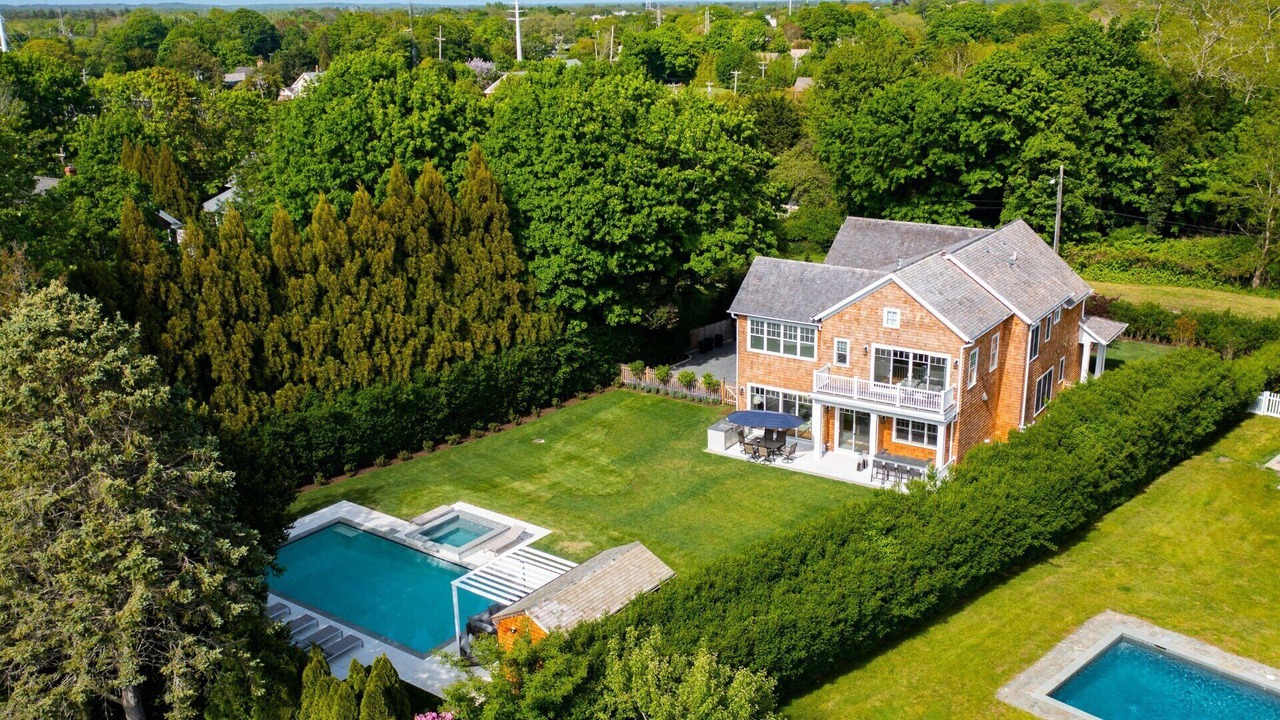 Photo of Outdoor in Village of Southampton
