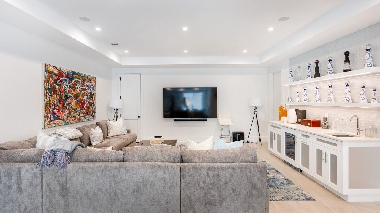 Photo of Livingroom in Village of Southampton