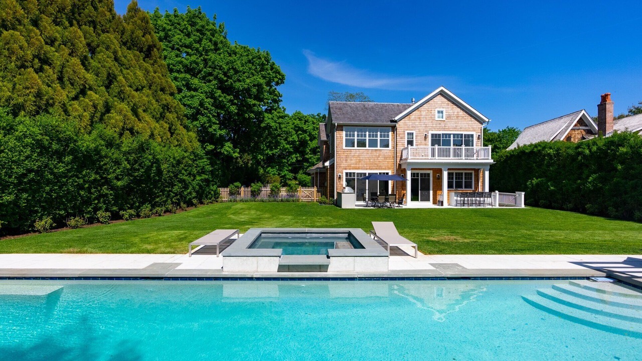 Photo of Outdoor in Village of Southampton