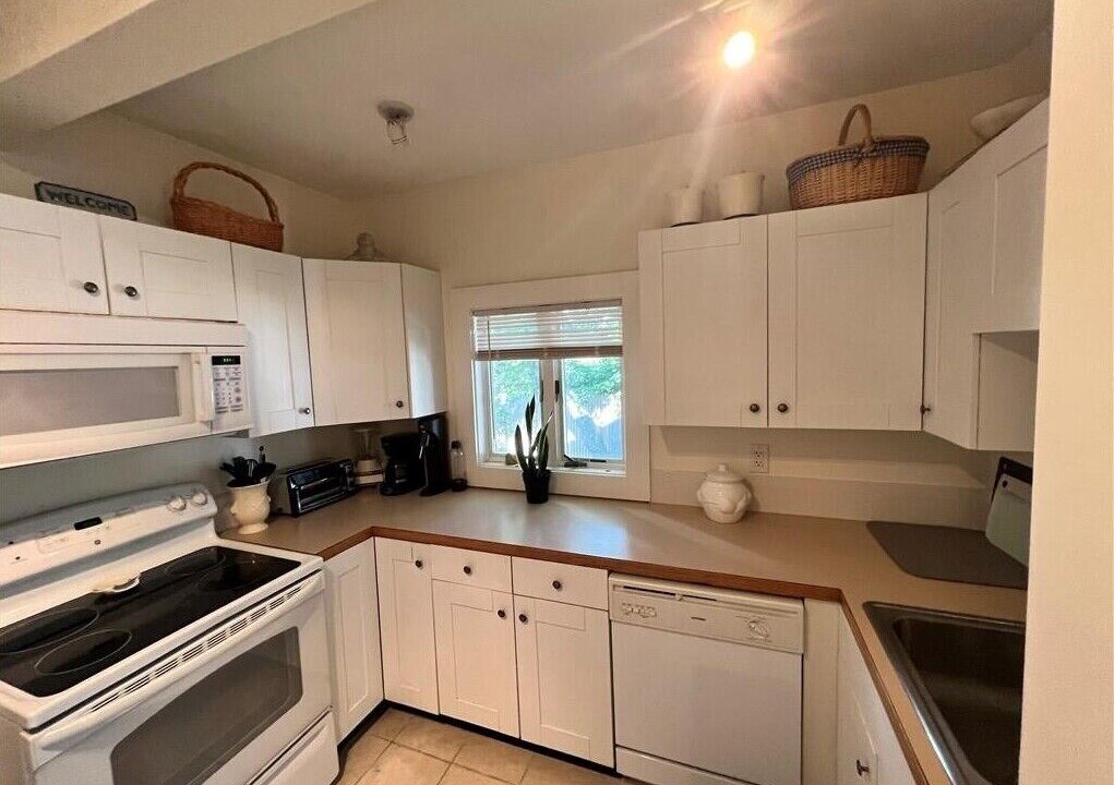Photo of Kitchen in Off Broadway