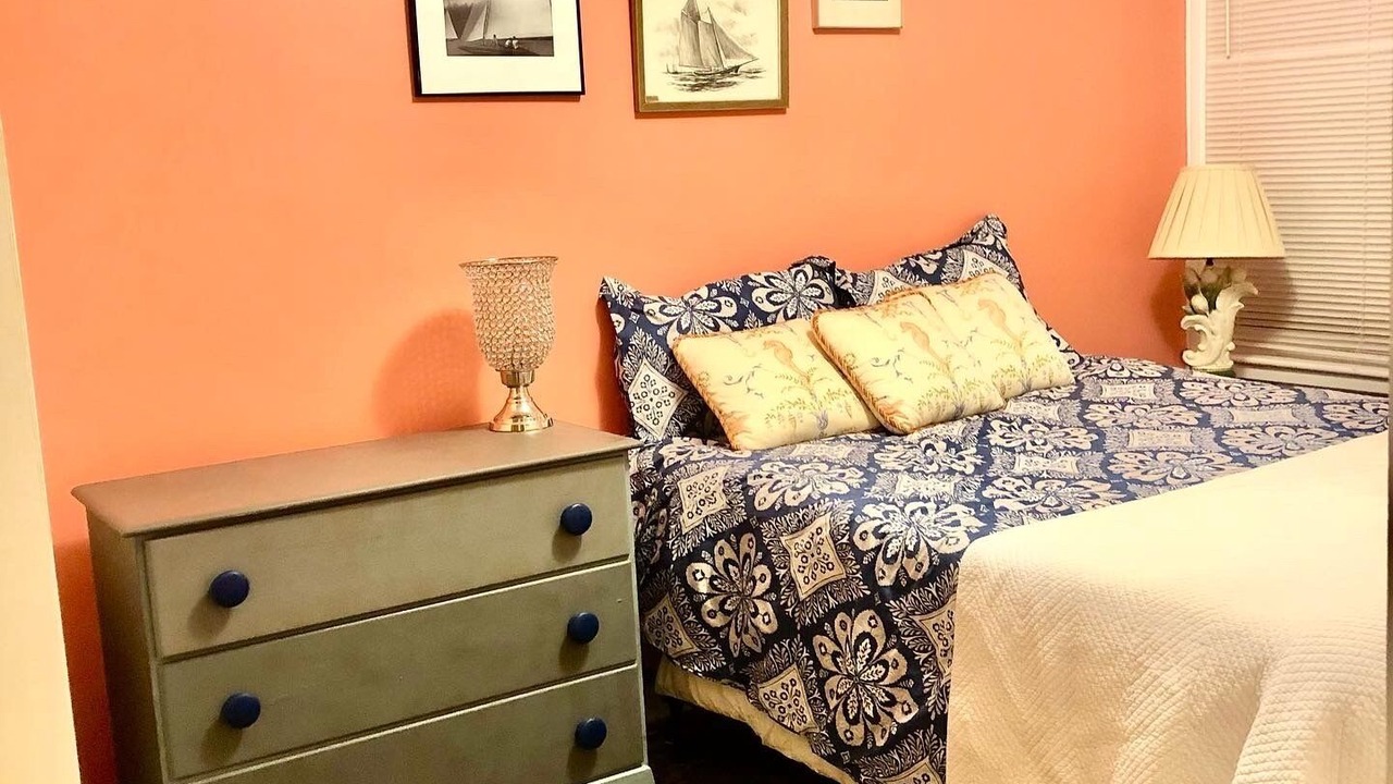 Photo of Bedroom in Off Broadway