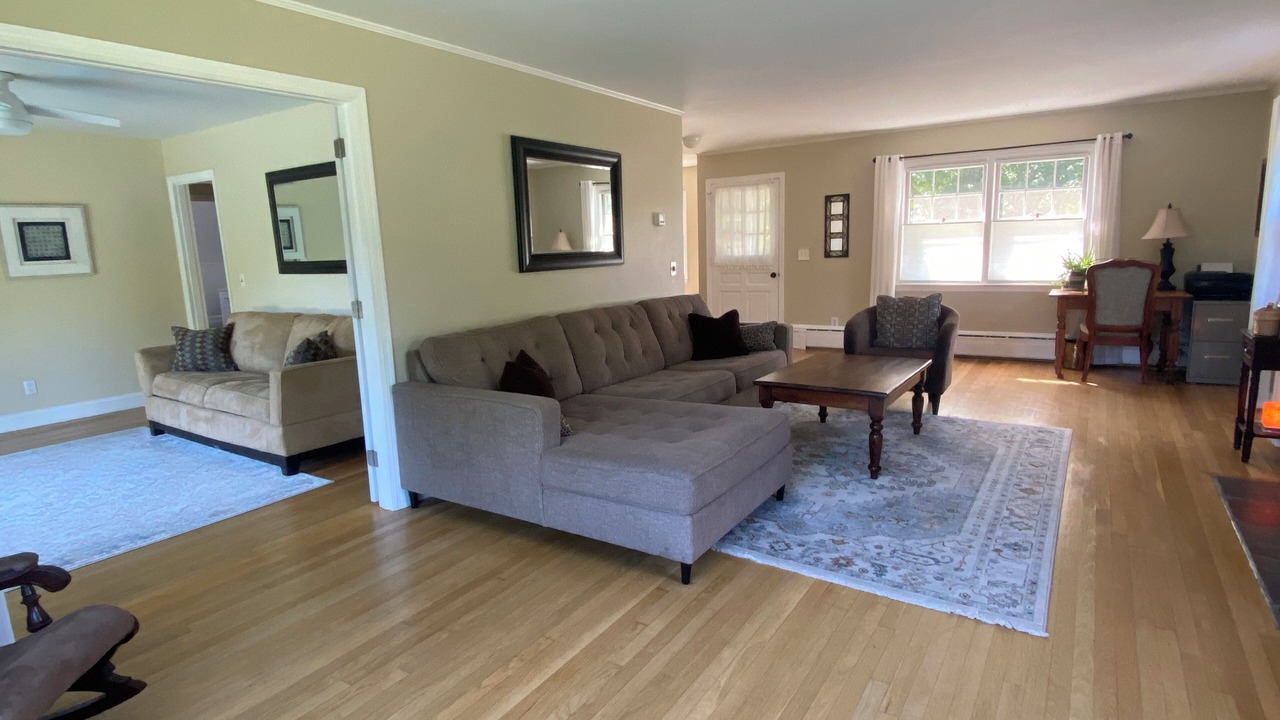 Photo of Livingroom in Village of Southampton