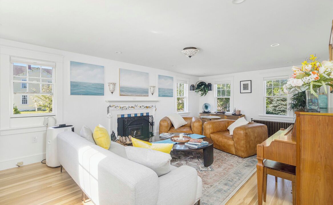 Photo of Livingroom in Newport East