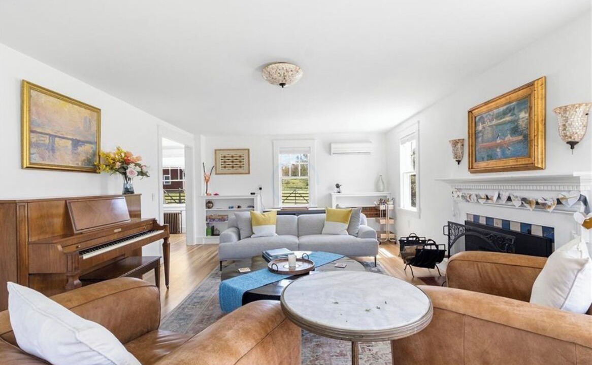 Photo of Livingroom in Newport East