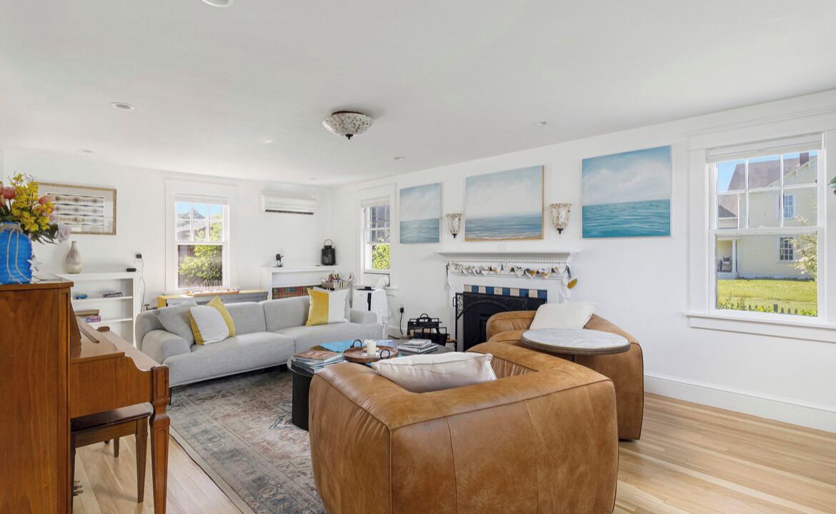 Photo of Livingroom in Newport East