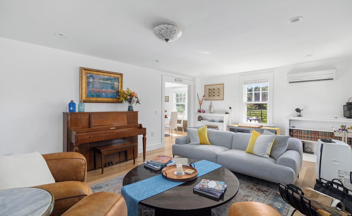 Photo of Livingroom in Newport East