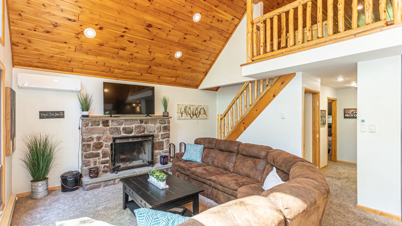 Photo of Livingroom in Lake Harmony Estates