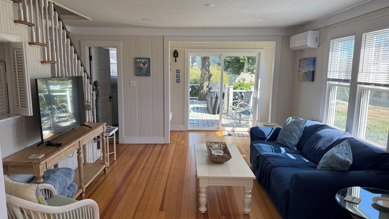 Photo of Livingroom in Niantic