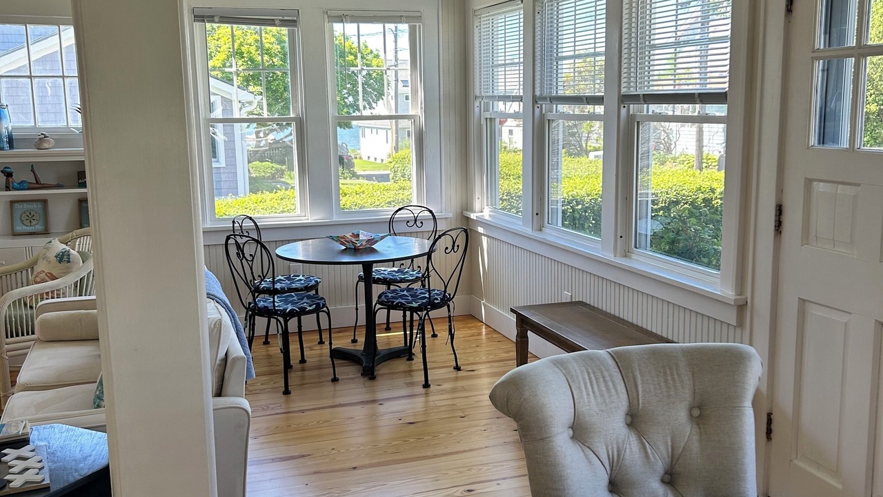 Photo of Livingroom in Niantic