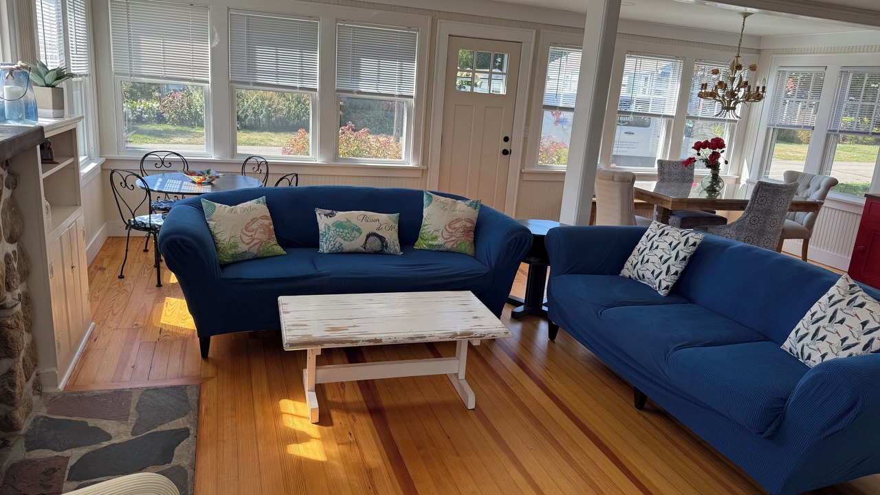 Photo of Livingroom in Niantic