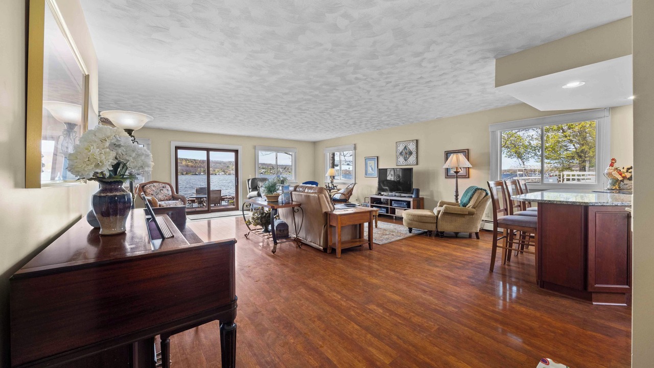 Photo of Livingroom in Honeoye