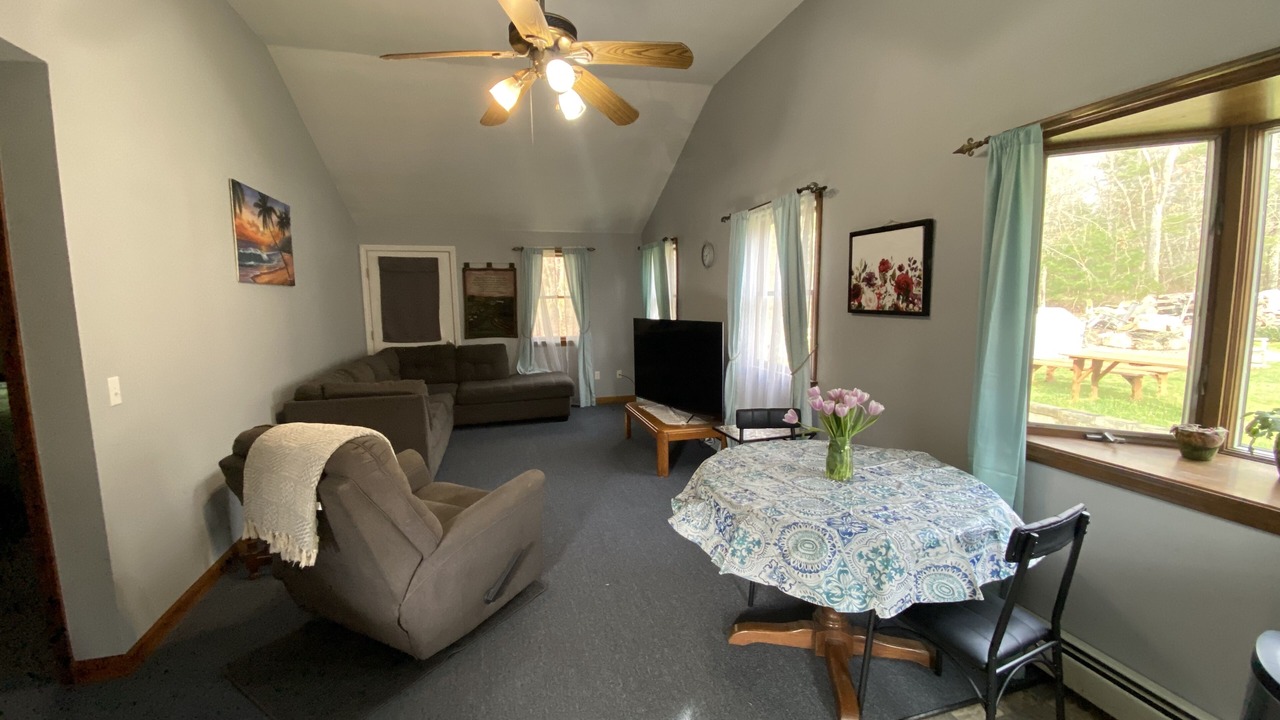 Photo of Livingroom in Kenyon