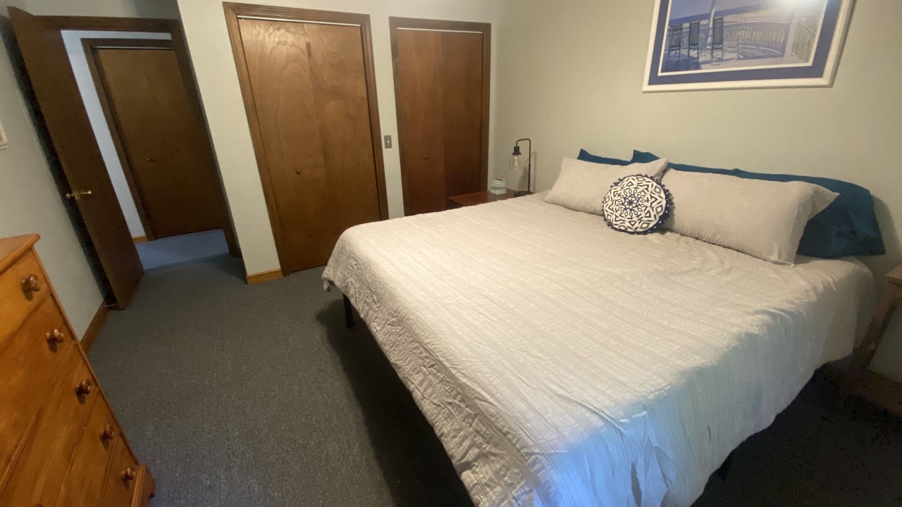 Photo of Bedroom in Kenyon